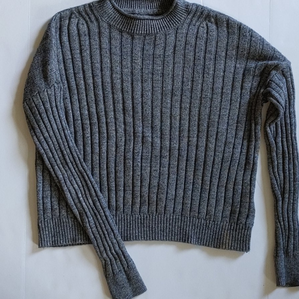 Abercrombie & Fitch grey sweater